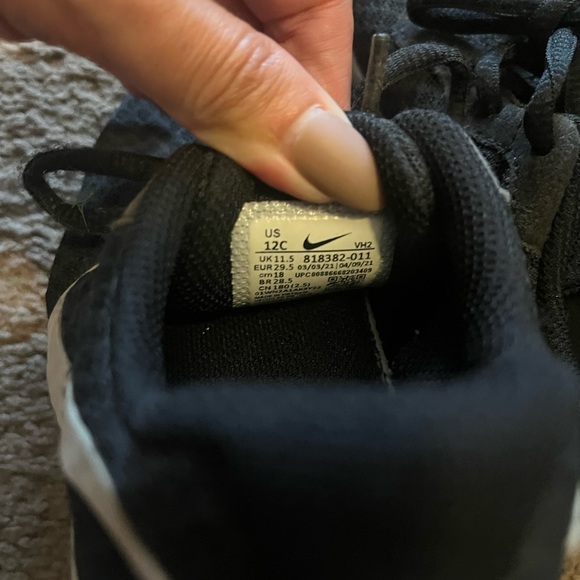 Little kids Nike running shoes - Picture 5 of 6